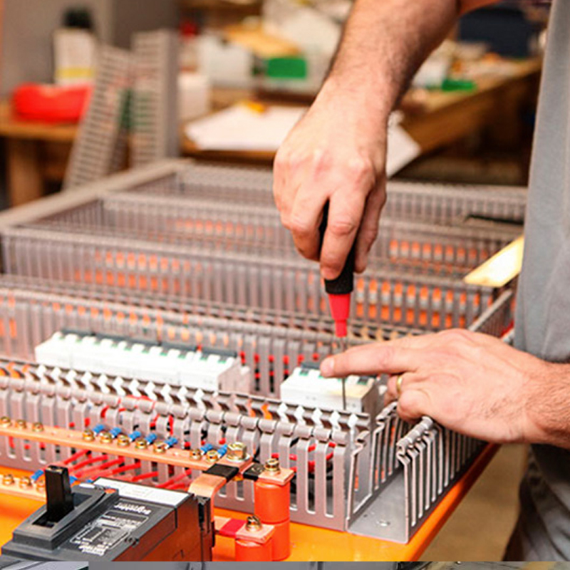  Fixação e interligação de painéis elétricos